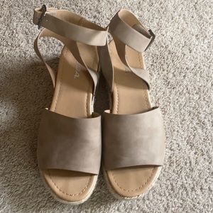 SODA Topic Espadrille Sandal size 9